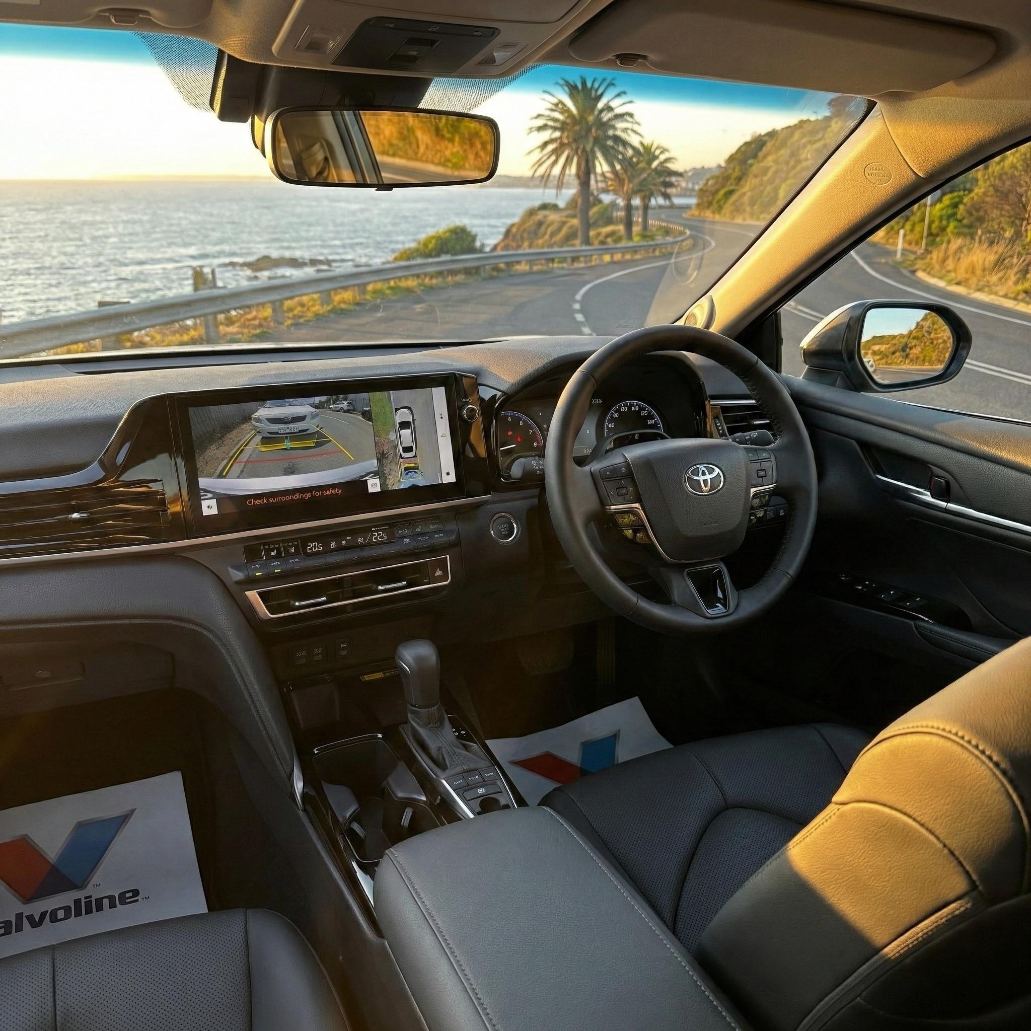 2025_Camry_Hibrid_DTM962_14