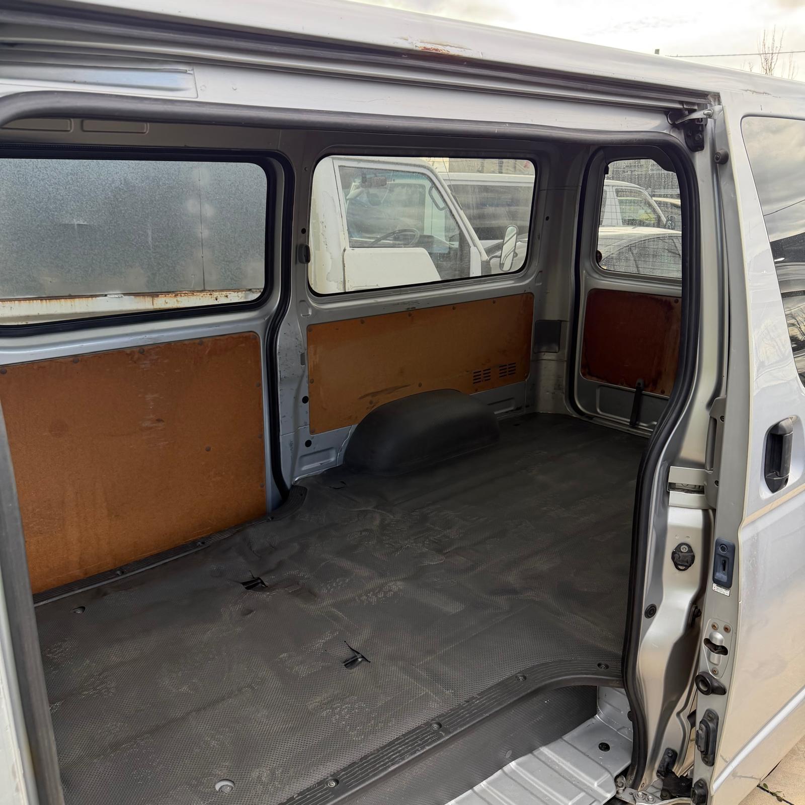 2007 Totota hiace_2FQ7ZY_06
