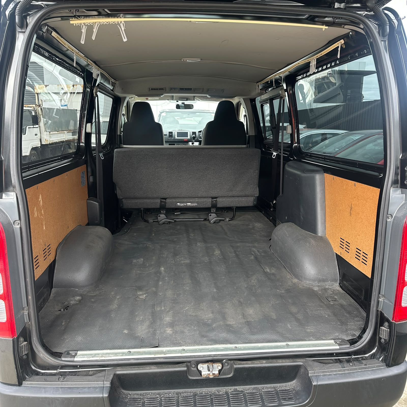 2013 Toyota Hiace_2FO1XS_07