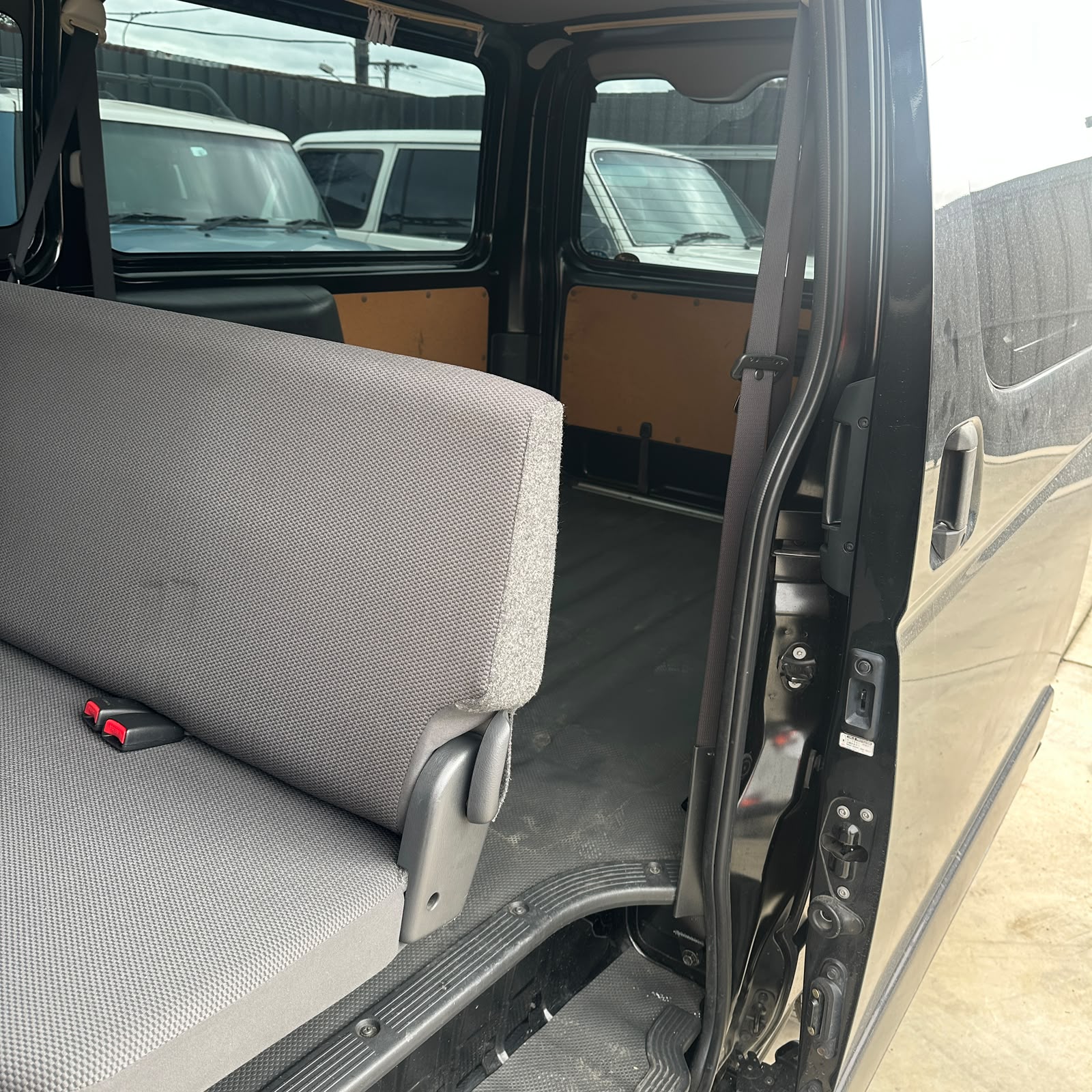 2013 Toyota Hiace_2FO1XS_08