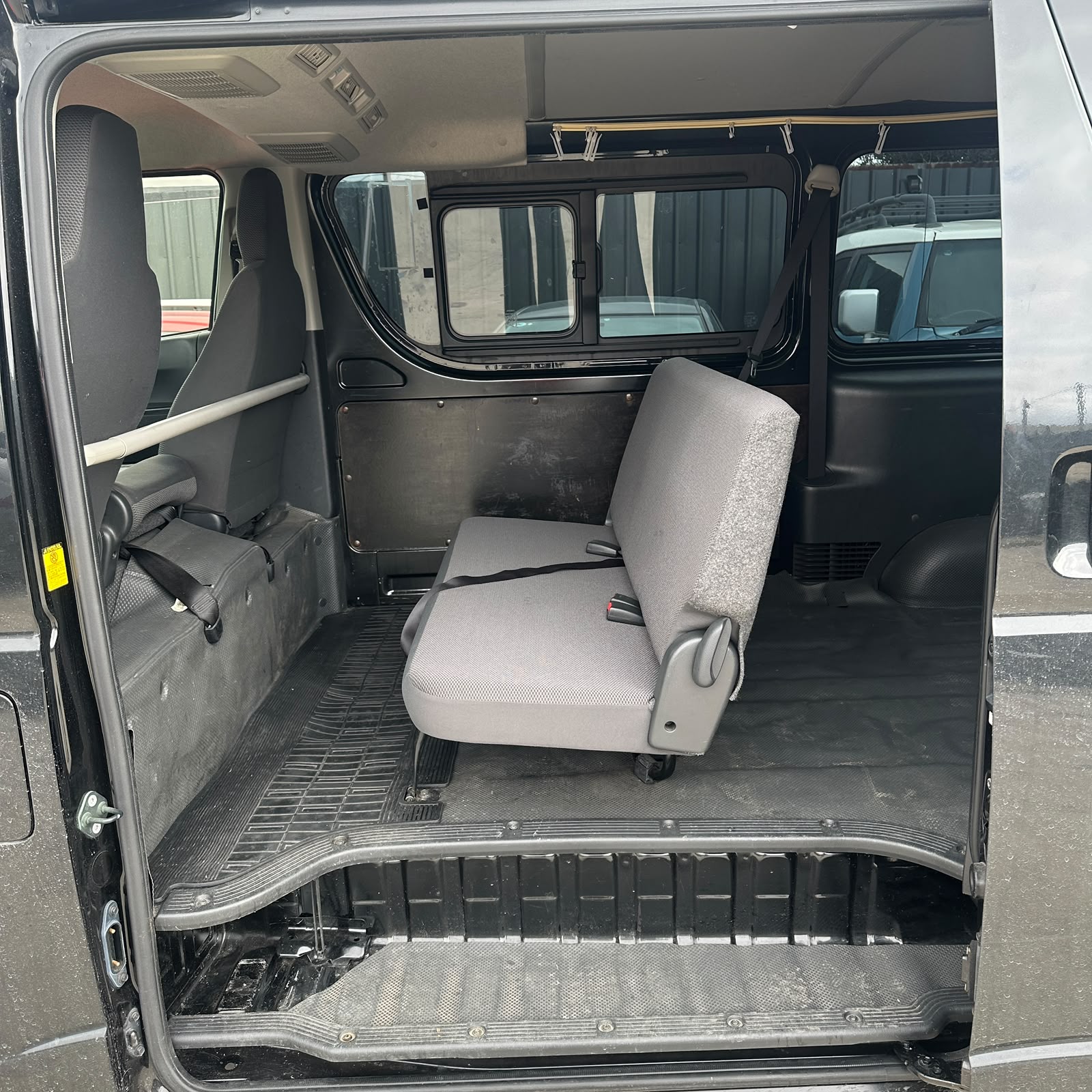 2013 Toyota Hiace_2FO1XS_09