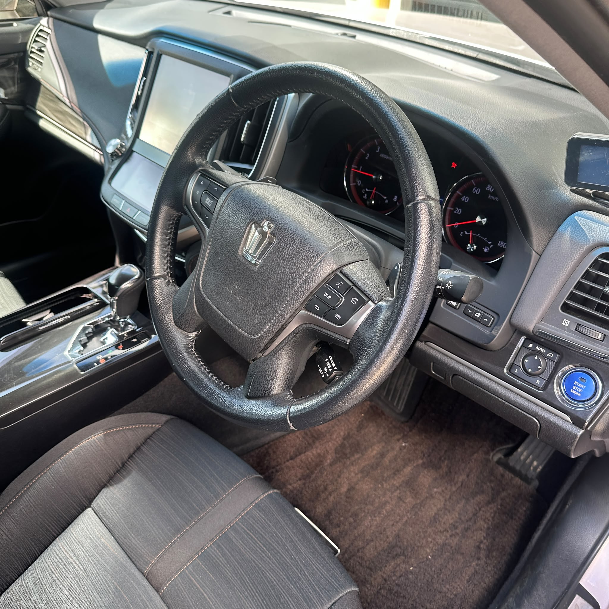 2013 Toyota Crown Majesta Hybrid_2FY1YT_06