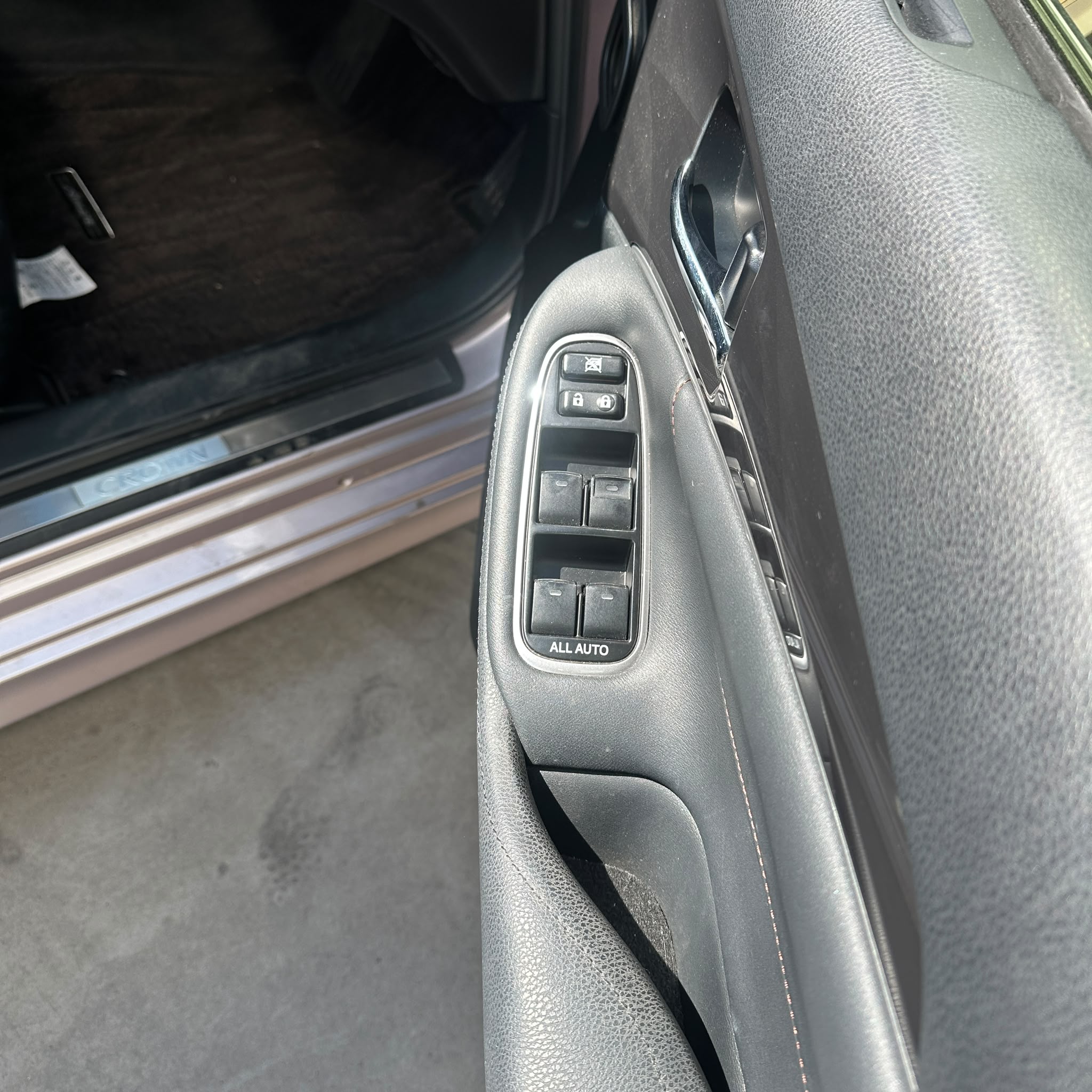 2013 Toyota Crown Majesta Hybrid_2FY1YT_09