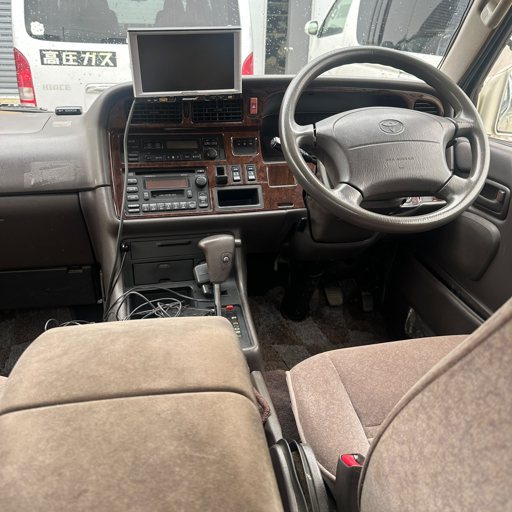 1997 Toyota Hiace Super Custom Manual 4x4 (2FX7MY)_06